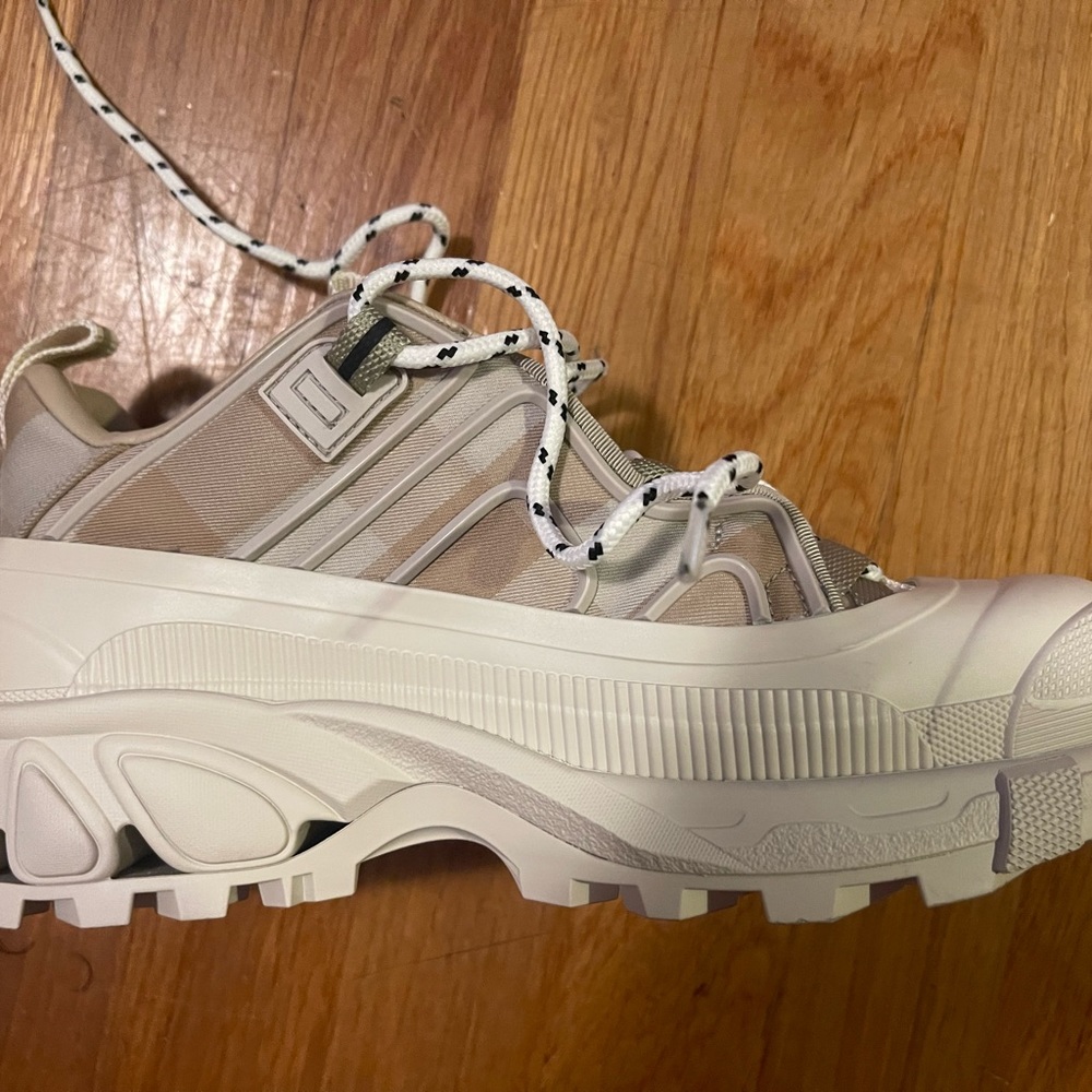 Burberry Arthur Check Sneakers - Picture 12 of 14